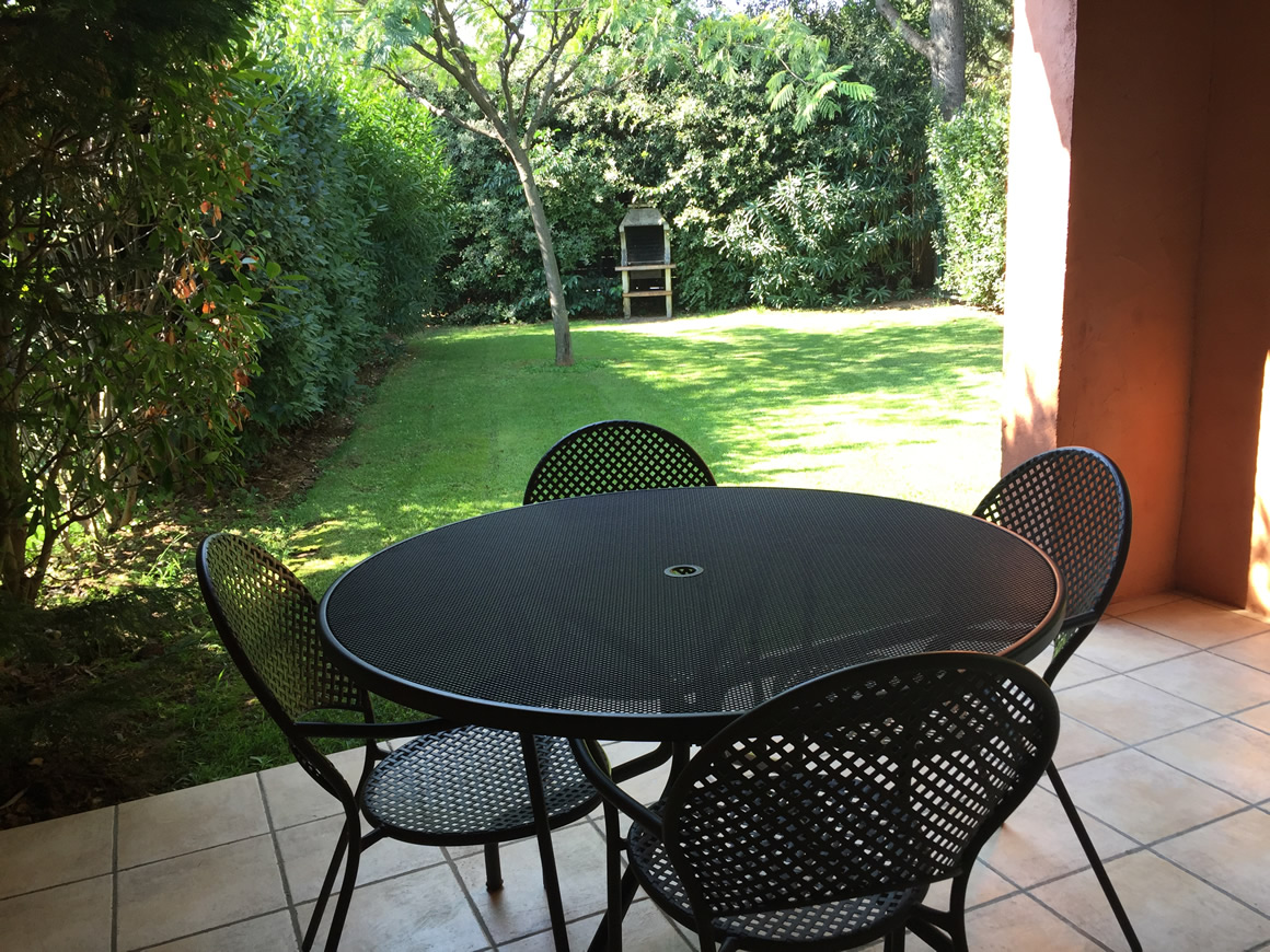 https://www.respelido.co.uk/wp-content/uploads/2016/09/location-vacances-villa-nice-detente.jpeg