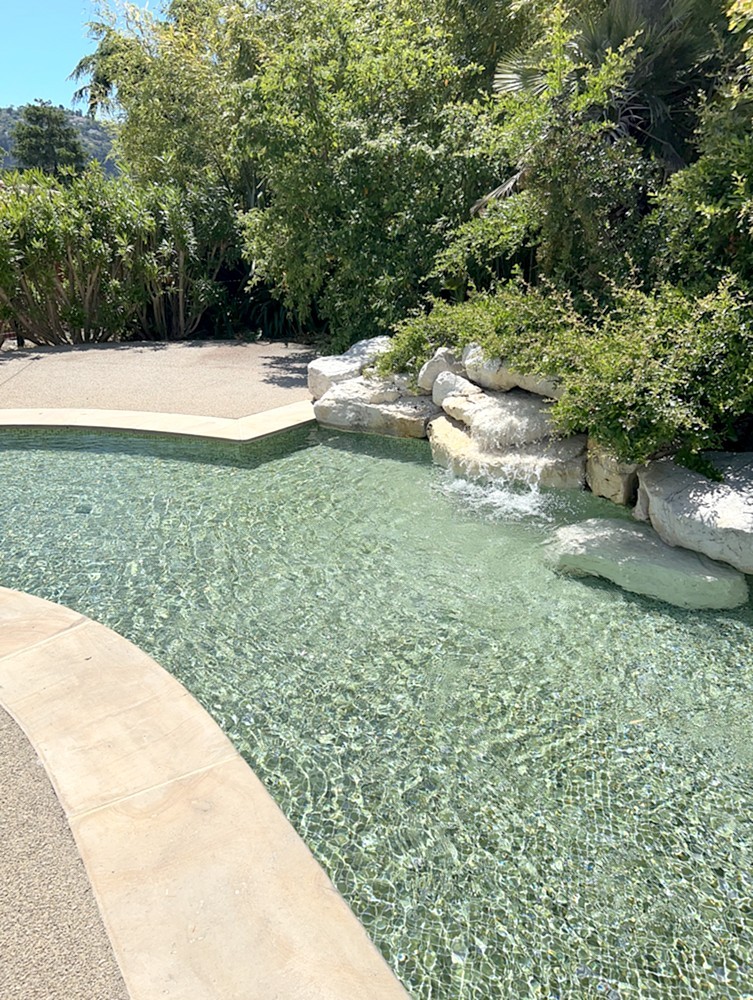 https://www.respelido.co.uk/wp-content/uploads/2025/09/holiday-residence-near-nice-carros-respelido-the-swimming-pool-1.jpg