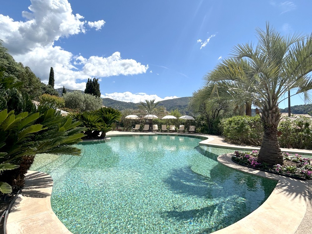 https://www.respelido.co.uk/wp-content/uploads/2025/09/holiday-residence-near-nice-carros-respelido-the-swimming-pool_18-1.jpg