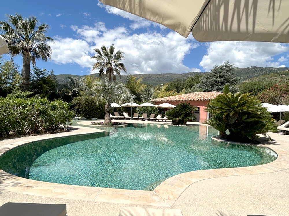 https://www.respelido.co.uk/wp-content/uploads/2025/09/holiday-residence-near-nice-carros-respelido-the-swimming-pool_3-1.jpg