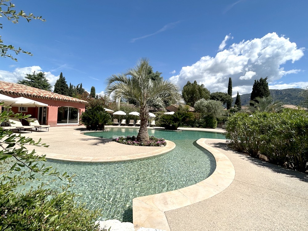 https://www.respelido.co.uk/wp-content/uploads/2025/09/holiday-residence-near-nice-carros-respelido-the-swimming-pool_7-1.jpg