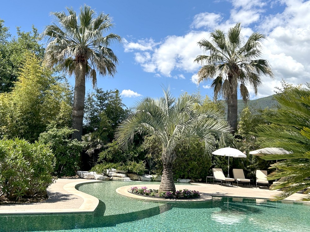 https://www.respelido.co.uk/wp-content/uploads/2025/09/holiday-residence-near-nice-carros-respelido-the-swimming-pool_8-1.jpg