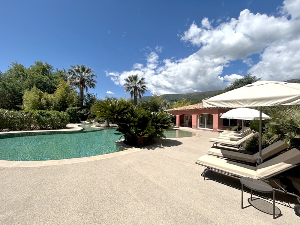 https://www.respelido.co.uk/wp-content/uploads/2025/09/holiday-residence-near-nice-carros-respelido-the-swimming-pool_9-1.jpg